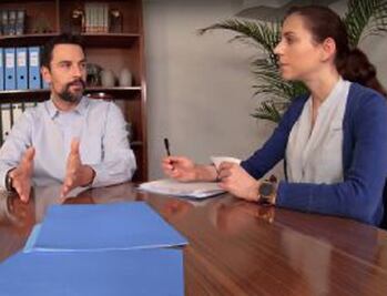 "Las mujeres causan problemas en los equipos"; captan en video discriminación