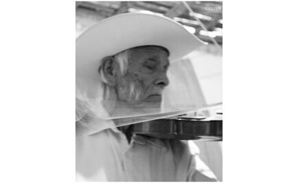 Presentan fonograma con música de la región huasteca