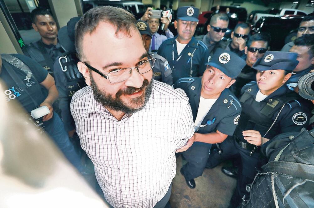 La defensa del ex gobernador Javier Duarte solicitó por escrito más tiempo para desahogar pruebas testimoniales (ARCHIVO EL UNIVERSAL)