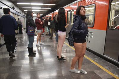 Viaja en Metro pero ¡en calzones!