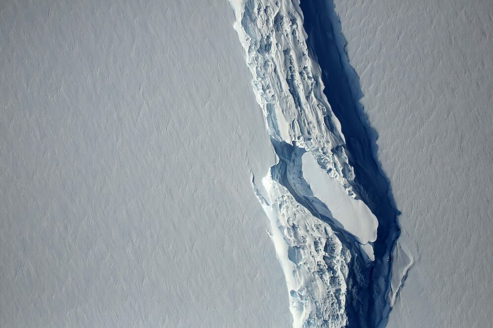 Foto tomada por la NASA en noviembre de 2016 de la península Antártica (ARCHIVO. AFP)
