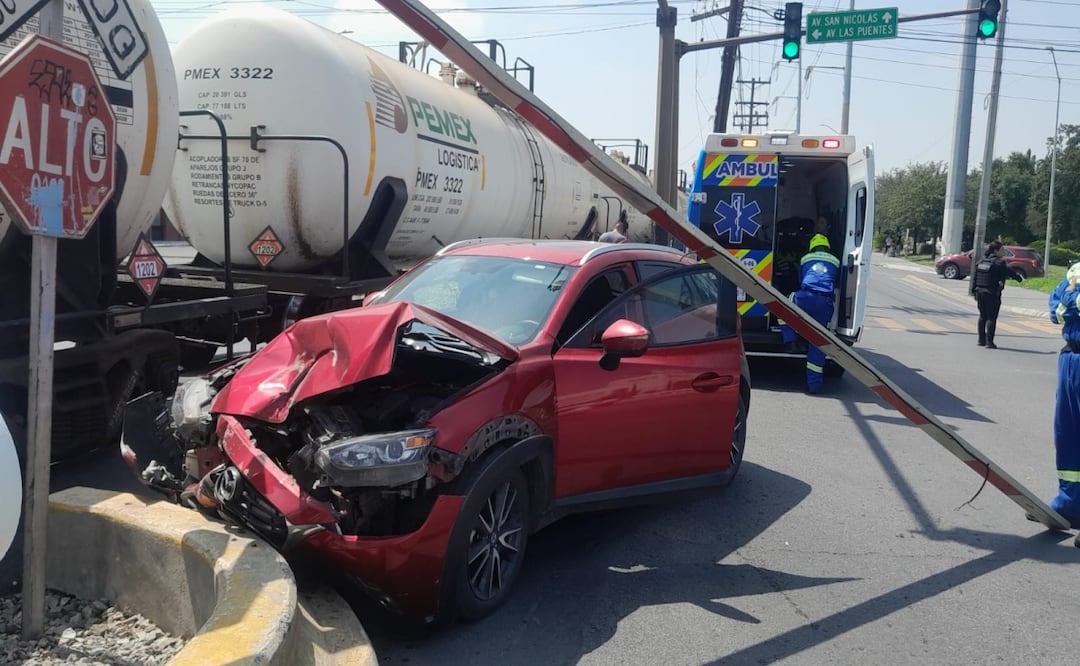 Intentó ganarle el paso al tren; mujer resulta lesionada tras choque en San Nicolás. Foto: Marcela Perales