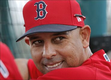 Alex Cora regresa a los Red Sox