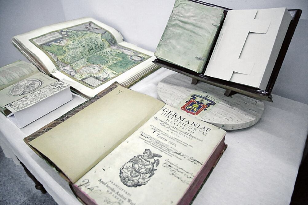 Impresos europeos, primeras ediciones americanas, códices facsimilares e incunables integran el rico acervo patrimonial de la Biblioteca de la UdeG (FOTOS: ALEJANDRA LEYVA. EL UNIVERSAL)