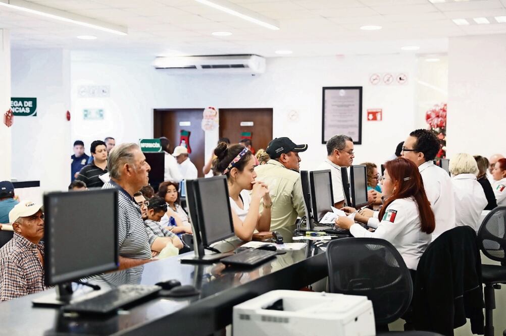 Actualmente se emiten 200 facturas por segundo en promedio, pero el Servicio de Administración Tributaria detectó que en 4% hay errores. (ARCHIVO EL UNIVERSAL)