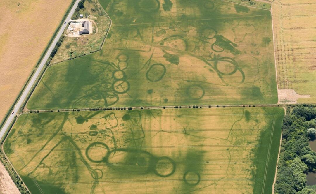 El hallazgo fue posible gracias a las altas temperaturas experimentadas en el país este verano. Foto: Twitter Historic England