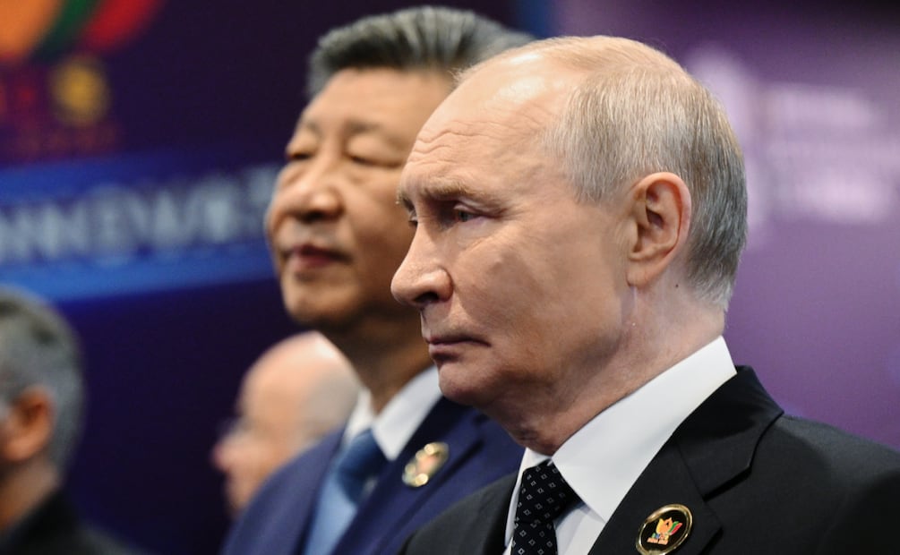 Presidente Vladimir Putin, junto a su homólogo de China, Xi Jinping. Foto: AP/Kristina Solovyova