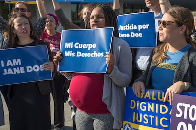 Otra adolescente inmigrante denuncia que EU le prohibió abortar
