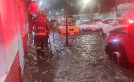 Tras fuertes lluvias se desborda canal en Cuautepec, en la Gustavo A. Madero