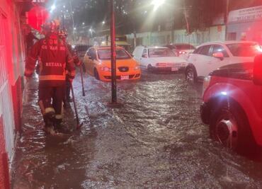 Tras fuertes lluvias se desborda canal en Cuautepec, en la Gustavo A. Madero