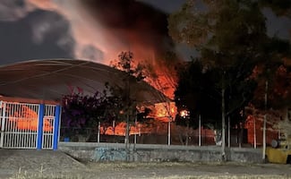 Escuela de bachillerato se incendia en Guanajuato; presuntamente, habría sido a causa de pirotecnia