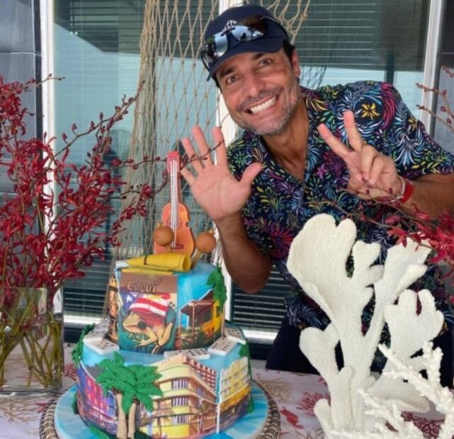 "Ya vacunaron a mi papá": Fans celebran vacunación de Chayanne