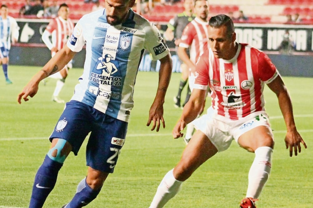Necaxa parte con ligera ventaja sobre los hidalguenses, que pretenden hacer valer su localía. (FOTO: HECTOR SANTOY. EFE)