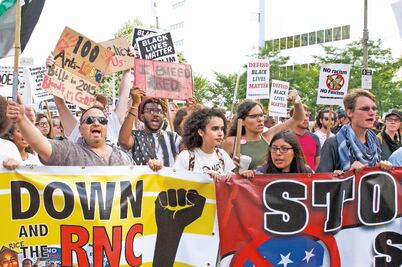 Protestan en Cleveland contra muro de Trump