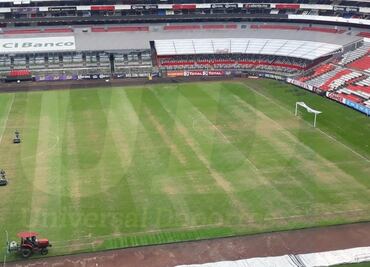 Siguen los problemas con el césped en el Estadio Azteca