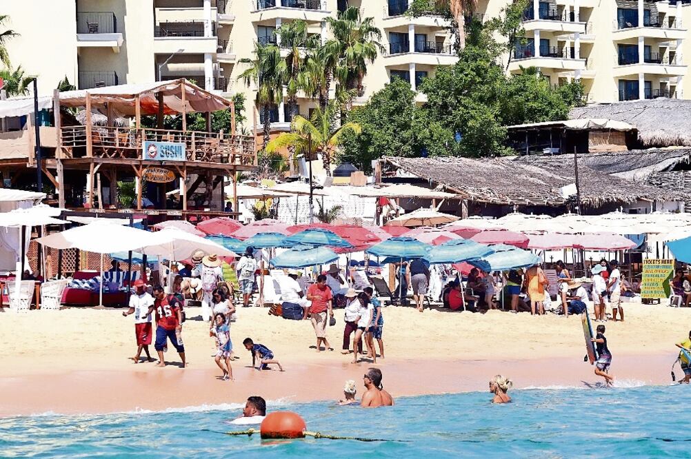 La situación de limitar los accesos a las playas ocurre con más frecuencia en varios puntos de la bahía, por ejemplo, en Palmilla, Hacienda y en El Médano, según los residentes de Los Cabos (JULIO GÓMEZ)