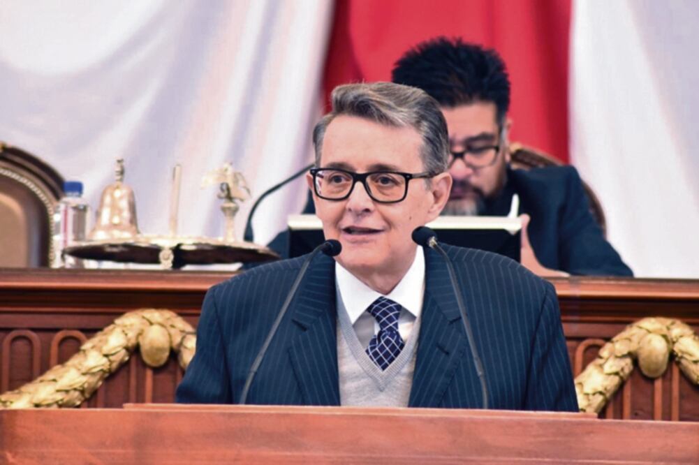 El diputado local de Morena, José Alfonso Suárez del Real, dijo que no es posible que Almeida Estrada se vaya sin rendir cuentas “ni a los ciudadanos” (CORTESÍA)