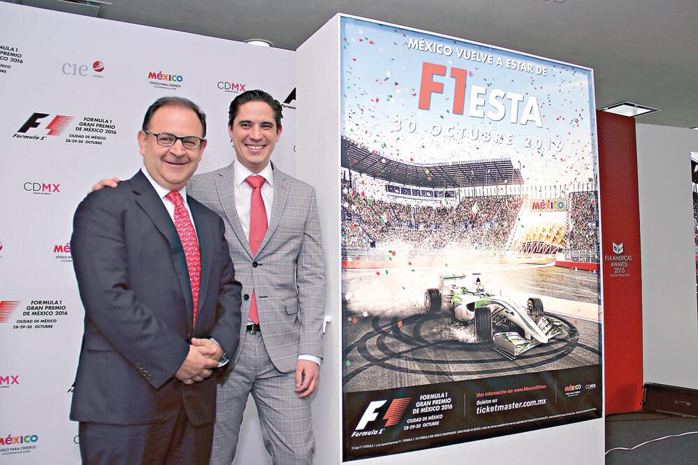 Federico González (izq.), director de la carrera, informó que el boleto más barato es de 1,800 pesos (ÁLVARO PAULÍN. IMAGO7)