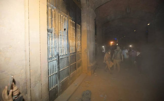 Detienen a nueve hombres por causar destrozos en edificio de Gobierno de CDMX; eran ajenos a la marcha del 8M