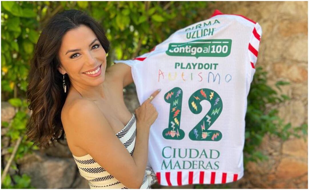 Eva Longoria presume playera del Necaxa que hace referencia al autismo / FOTO: Twitter: @EvaLongoria