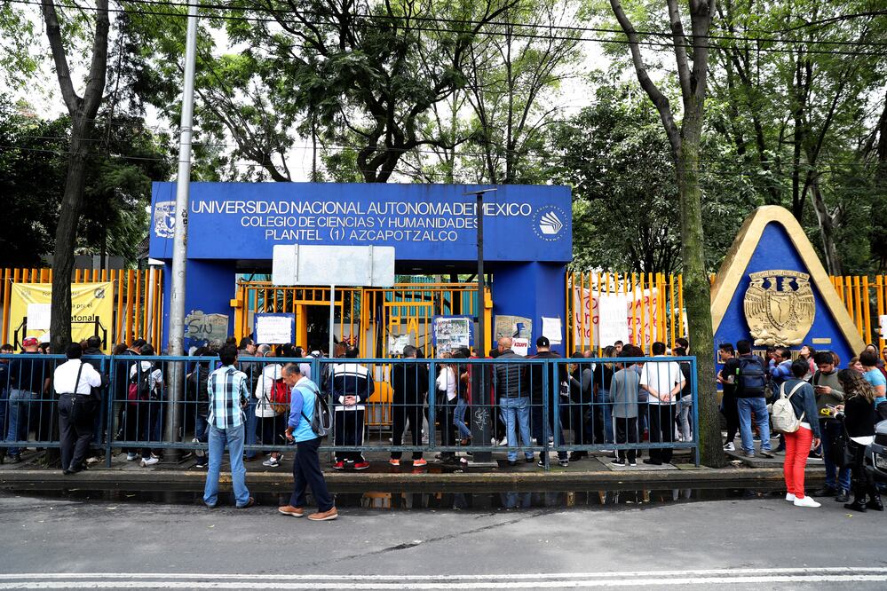 Estudiantes del CCH Azcapotzalco en las inmediaciones del plantel (Foto: Archivo / EL UNIVERSAL)