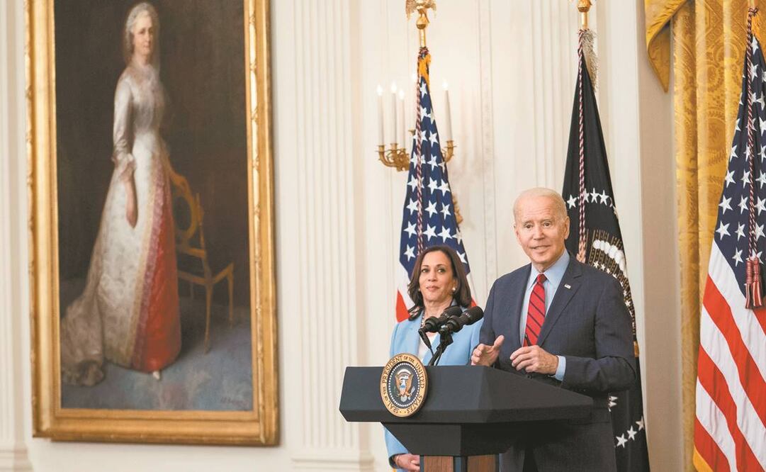 El presidente Joe Biden, con la vicepresidenta Kamala Harris, ayer en la Casa Blanca, en Washington. Foto: Sara Silbiger/ EFE.