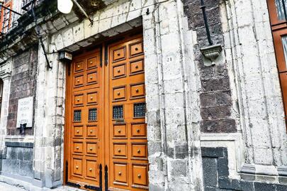 Sin recursos, Academia Mexicana de la Historia