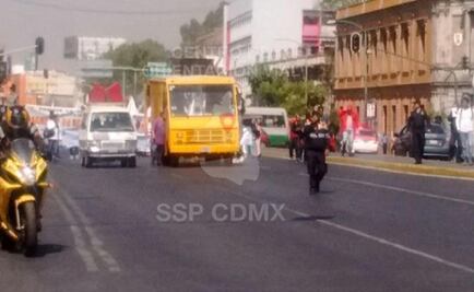 Manifestantes complican circulación en Ribera de San Cosme