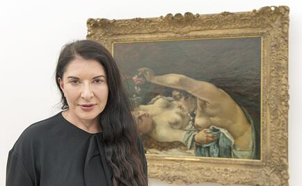 Estrellan un cuadro en la cabeza de Marina Abramovic