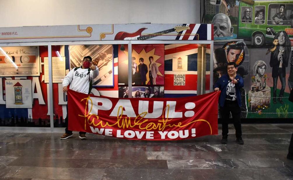 Exposición de The Beatles en el metro Auditorio. Foto: Especial