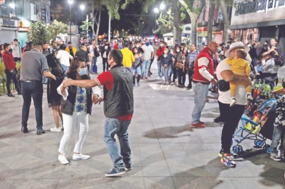 Inundaciones, baile callejero y compras navideñas, entre las fotos de la semana