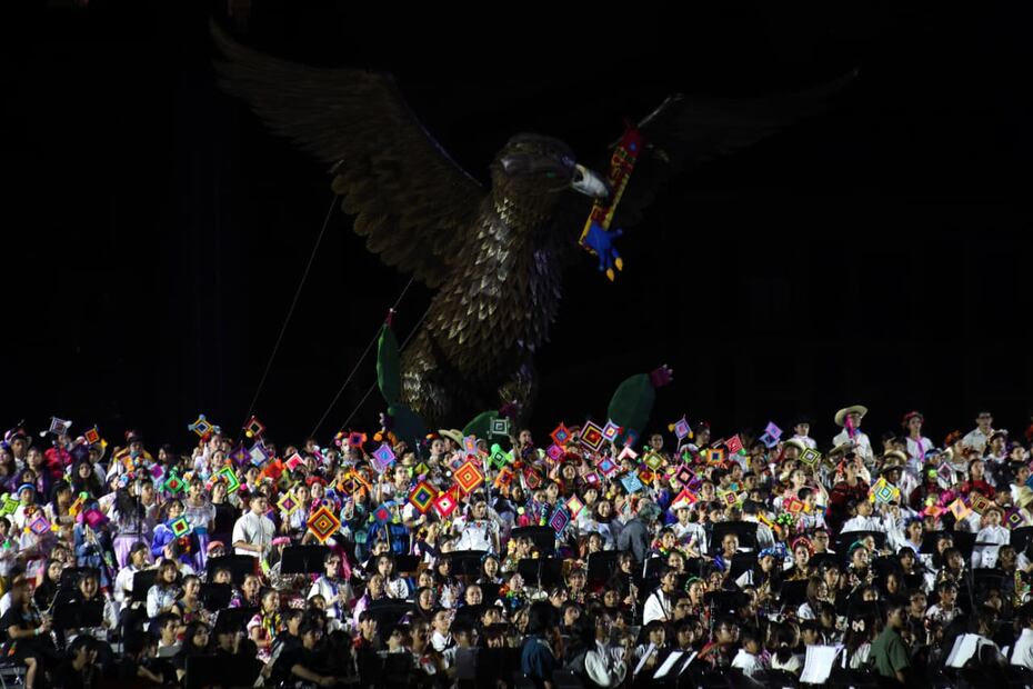 La Fiesta de Culturas Comunitarias 2025 “Yoltajtolli – Voces Vivas”,  es un poema escénico que reunió a niños y jóvenes de 26 estados de la República en el zócalo capitalino. (Foto:: Luis Camacho/ EL UNIVERSAL)