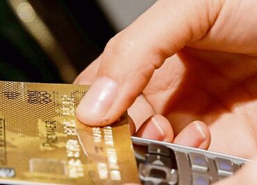 Ciberdelincuente revela cómo roba dinero de tarjetas de crédito