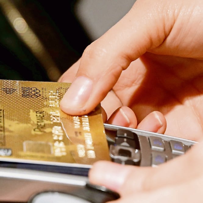 La víctima del carding piensa que su tarjeta fue clonada, pero no es así, puesto que el defraudador no conoce realmente a la persona que engaña. ARCHIVO EL UNIVERSAL