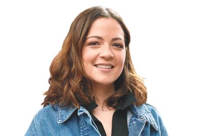 Sale un discreto marido de Natalia Lafourcade