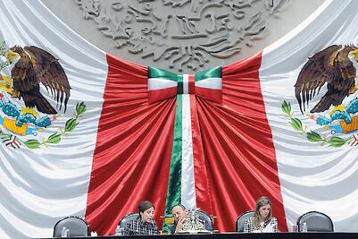 Deliberan nombres para la Constituyente 