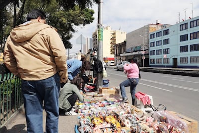 Tras desalojo, ambulantes toman parte de 'La Ciudadela'