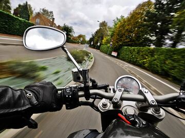 Manejar moto mejora salud y felicidad: estudio