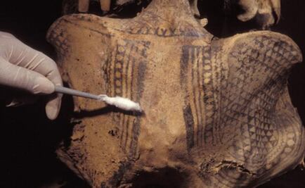 Hallan una momia de 3 mil años de antigüedad con tatuajes