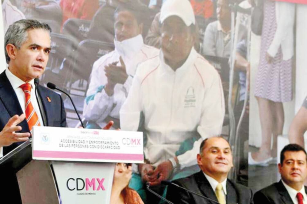 Traslado Anoche Mancera inició su viaje hacia París, Francia, para integrarse a los trabajos de la COP21 (ESPECIAL)