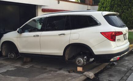 Roban llantas a camioneta de líder empresarial en Naucalpan