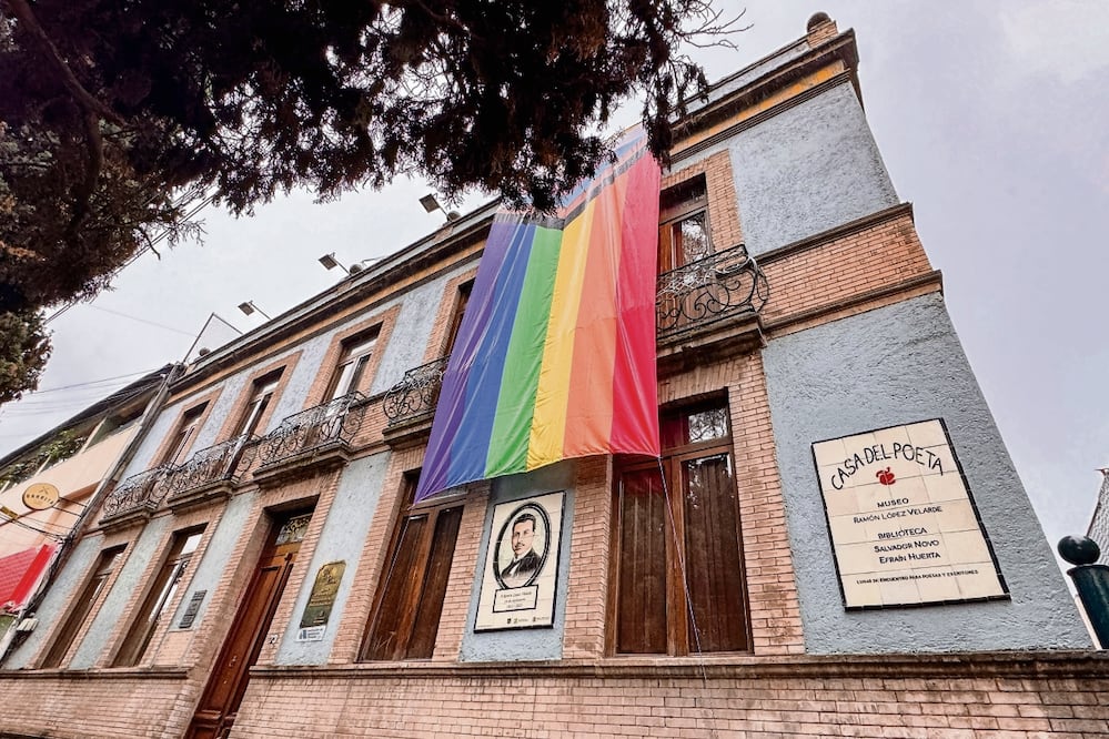 La casa donde murió el poeta Ramón López Velarde, en la avenida Álvaro Obregón, mantiene la placa con el nombre de Casa del Poeta que mantuvo durante 33 años. Fue sustituida por la Casa de las Palabras. Foto: Hugo Salvador / EL UNIVERSAL