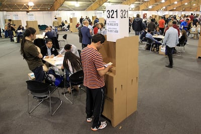 El "no" adelanta por poco al "sí" en plebiscito colombiano