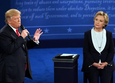 Hillary Clinton opina que debatir con Trump es "una pérdida de tiempo"