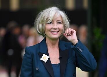 En premiación contra el cambio climático, la actriz Emma Thompson critica la cultura del desecho y reutiliza vestido