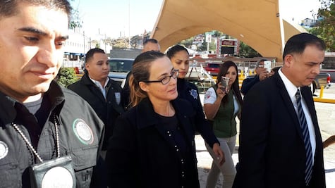 Deportan a colaboradora de Guillermo Padrés a Sonora