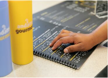 Oxxo abre tienda inclusiva para personas con discapacidad en Toluca