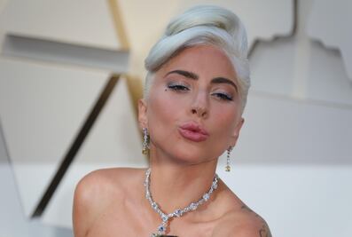 Lady Gaga estrena pareja... y no es Bradley Cooper 