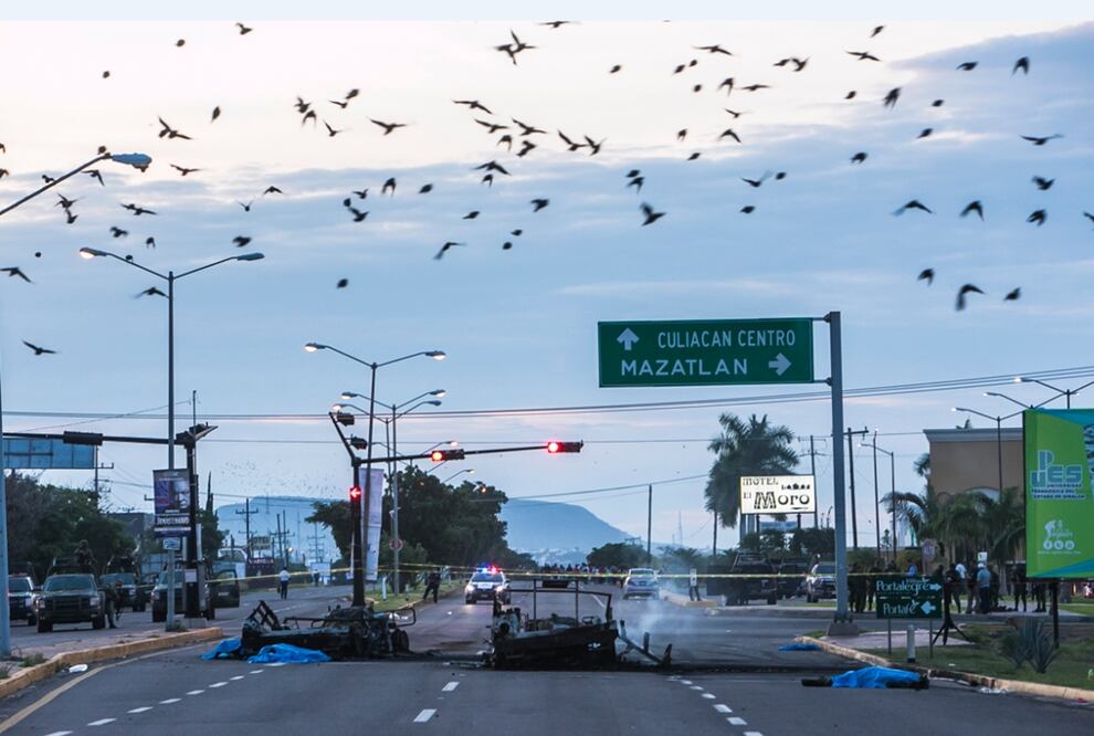 El gobernador Mario López Valdez y el comandante Alfonso Duarte confirmaron que cinco militares murieron y 10 más resultaron heridos durante una emboscada ocurrida esta madrugada en Culiacán, Sinaloa.