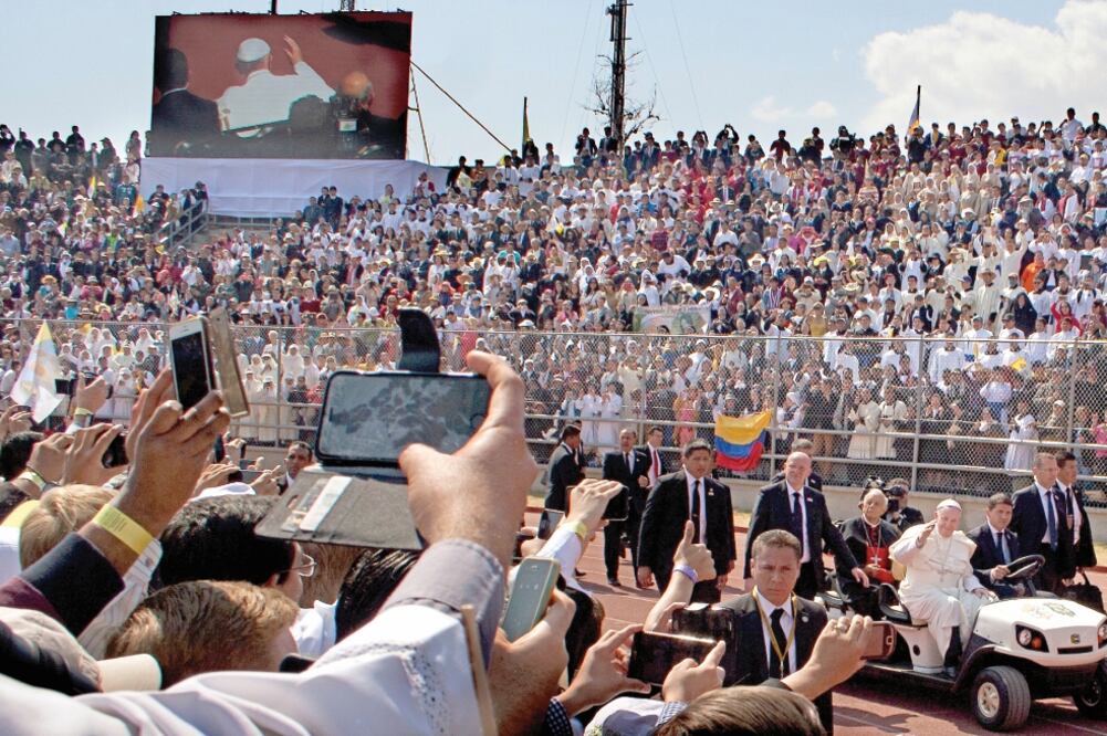 El papa Francisco se reunió con más de 81 mil jóvenes provenientes de todo el país en el Estadio 'José María Morelos y Pavón', en Morelia (GERMÁN ESPINOSA. EL UNIVERSAL)